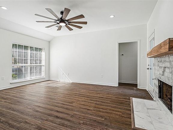 3rd image of 1059 Lamarque St