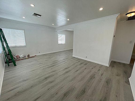 5th image of 827 Fenwick St
