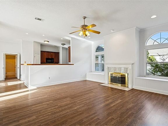 4th image of 403 Avenue Palais Royal