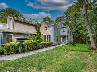 7 Wood Path Dr, Northport, NY 11768