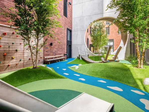 200 East 95th Street image 16 of 16