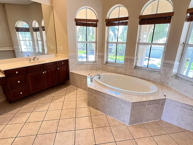 9546 Worswick Ct — Photo 11