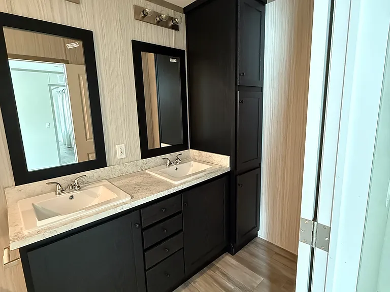 605 Larimore Cir — Photo 14