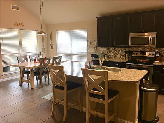 5th image of 512 Crown Oaks Dr