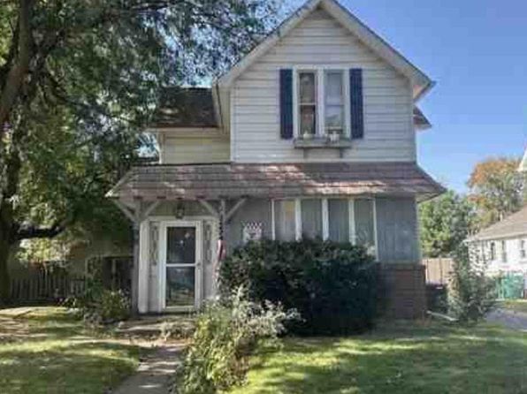 96 Fulton St, Galesburg, IL 61401