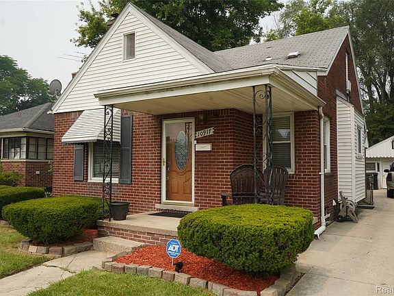 3rd image of 10917 Beaconsfield St