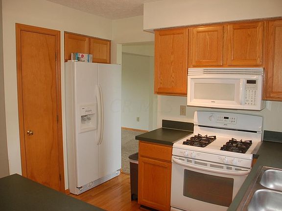 3rd image of 5970 Pirthshire St