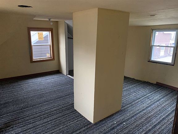 5th image of 1022 S 9th Ave