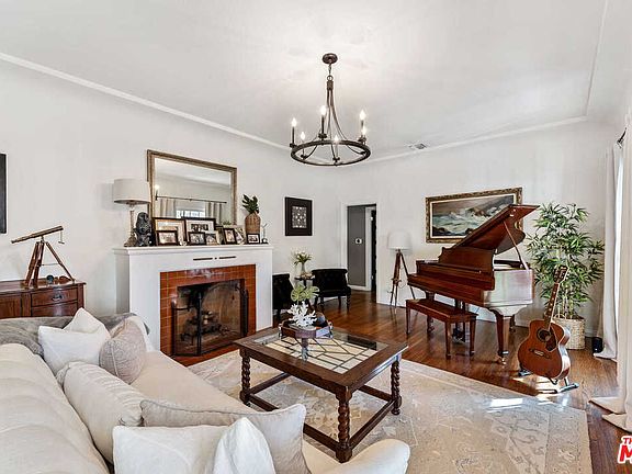5th image of 4030 Riverton Ave