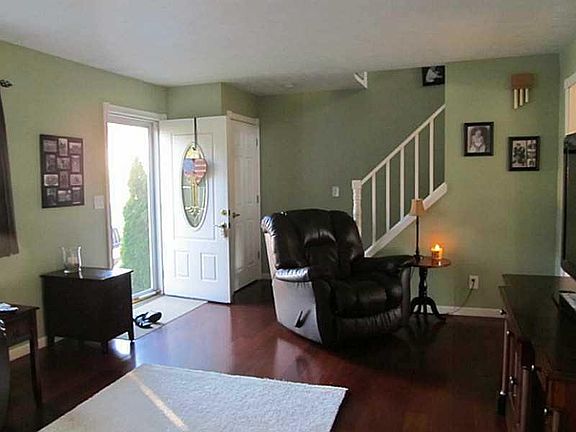 3rd image of 3510 Tuttle Ave
