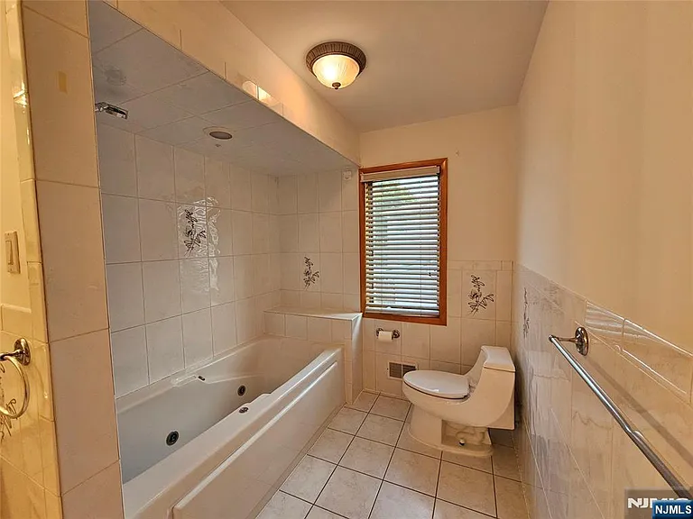 120 Johnson Ave — Photo 14