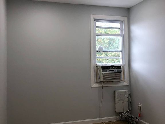 4th image of 374 Warburton Ave APT 3