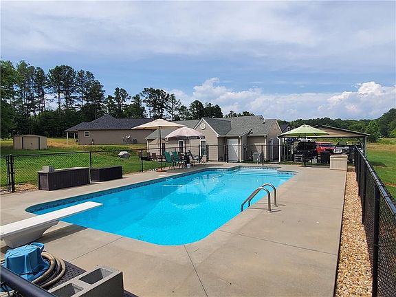 4th image of 113 Spanish Moss Dr