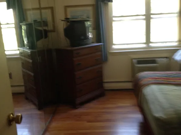 107 Regency Park Dr, Agawam, MA 01001