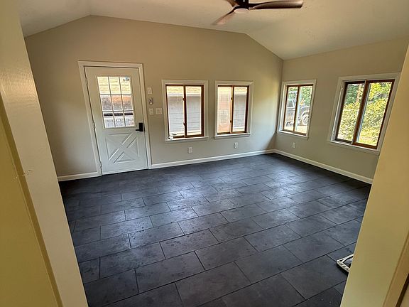 2nd image of 123 Holland St #1