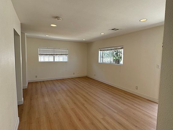4th image of 11835 Victory Blvd #1/2