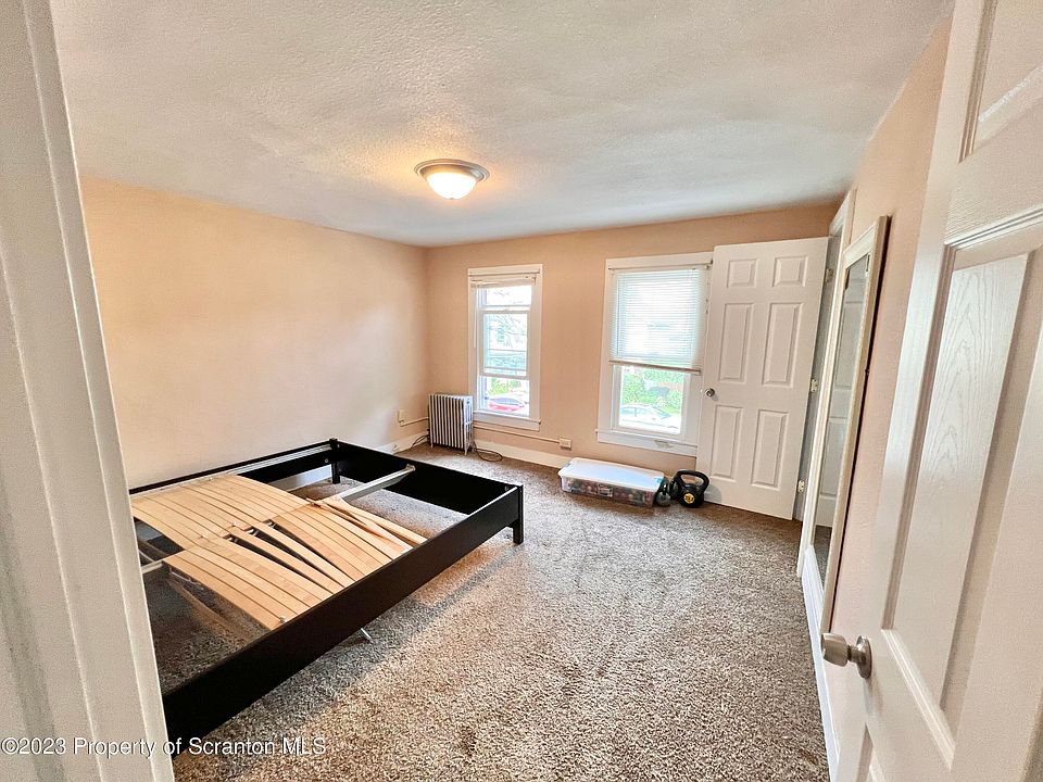 1st image of 341 N Lincoln Ave