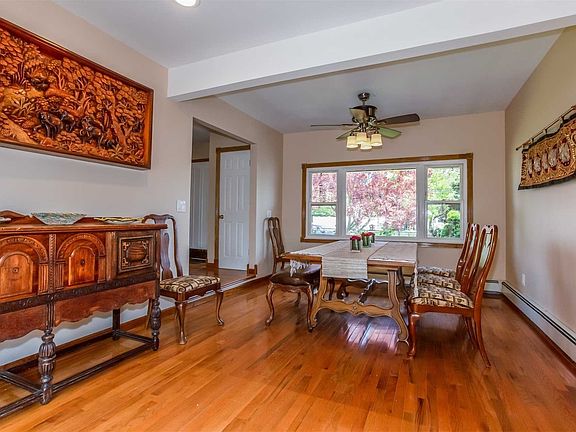 3rd image of 98 Harp Ln