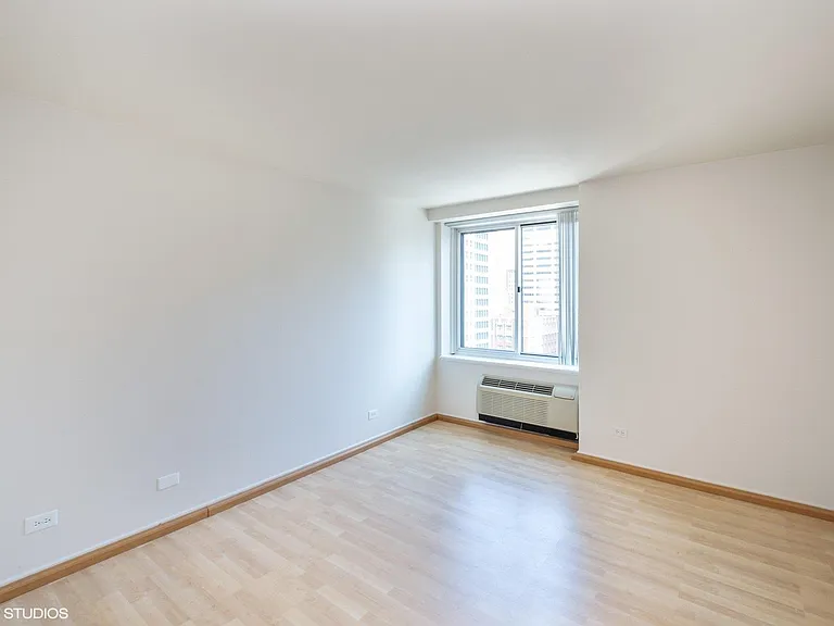 211 E Ohio St #2207 — Photo 8