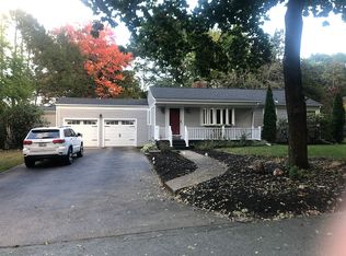 71 Verndale Dr, East Greenwich, RI 02818