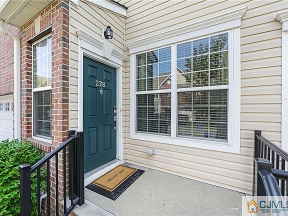 2nd image of 2318 Berkshire Ln