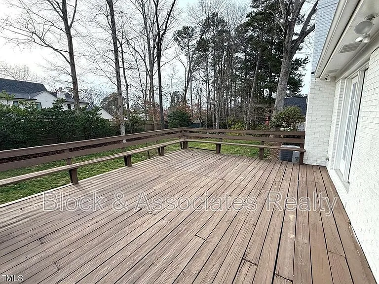 212 Sampson St — Photo 34