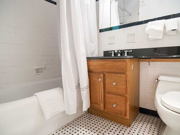 5th image of 145 W 58th St #11L