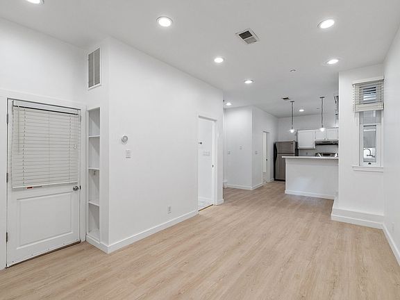 5th image of 1251 Green St #1253