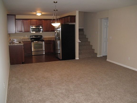 4th image of 49106 E Woods Dr