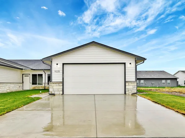 9227 E Fox Pointe Ct, Wichita, KS 67226