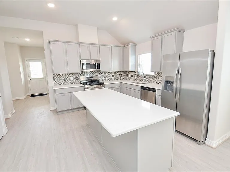 7402 Sunlit Harbor Dr — Photo 17