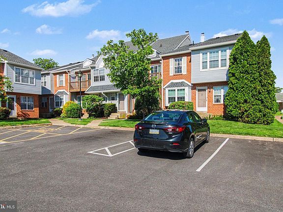 3rd image of 1028 Northridge Dr #82A