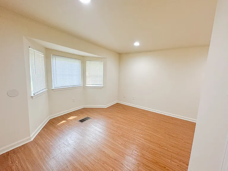 1666 Mayhew St — Photo 7