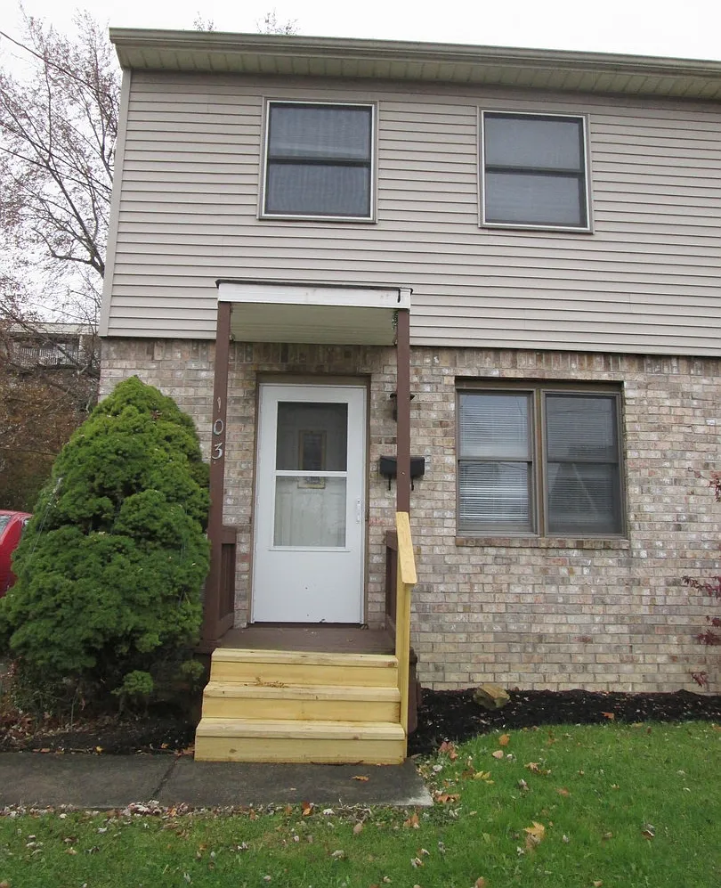 103 Hazel St — Photo 2