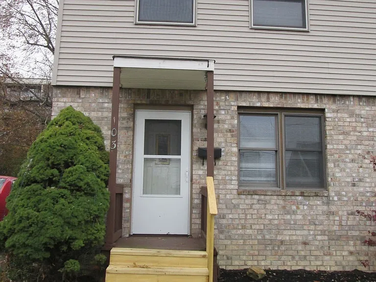 103 Hazel St — Photo 2