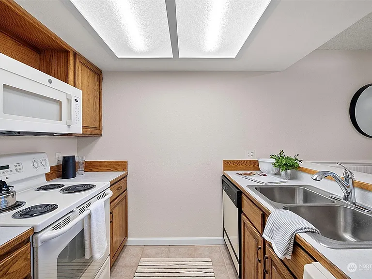 1902 Bridgeport Way W #104 — Photo 9