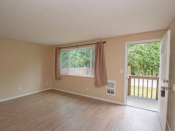 3rd image of 2204 E 35th St