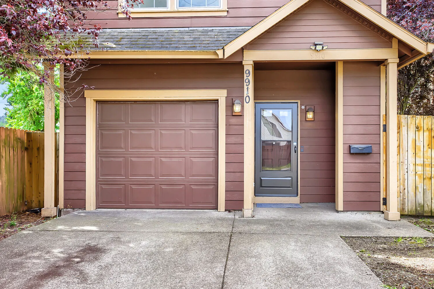 3 bed, 2.5 bath, 1400 sqft, $2,300 — Photo 2