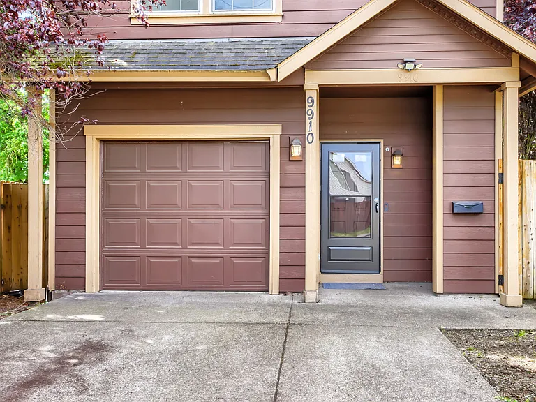 9910 SE Woodstock Blvd — Photo 2