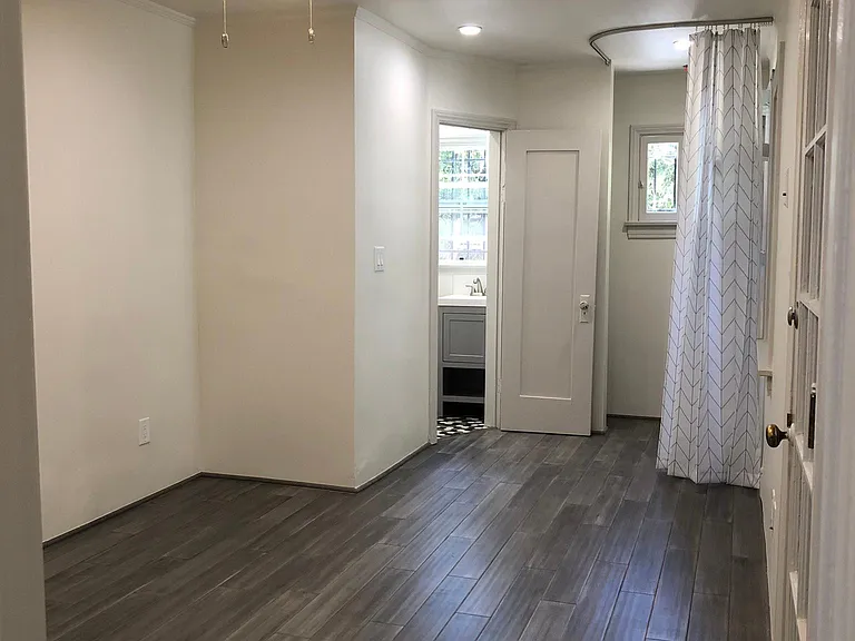 1033 Meadowbrook Ave — Photo 5