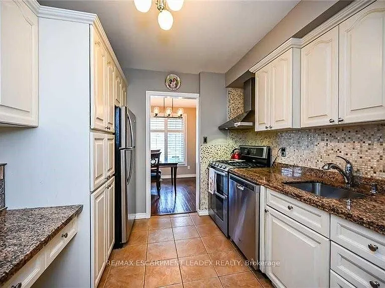 39 Glen Vista Dr — Photo 4