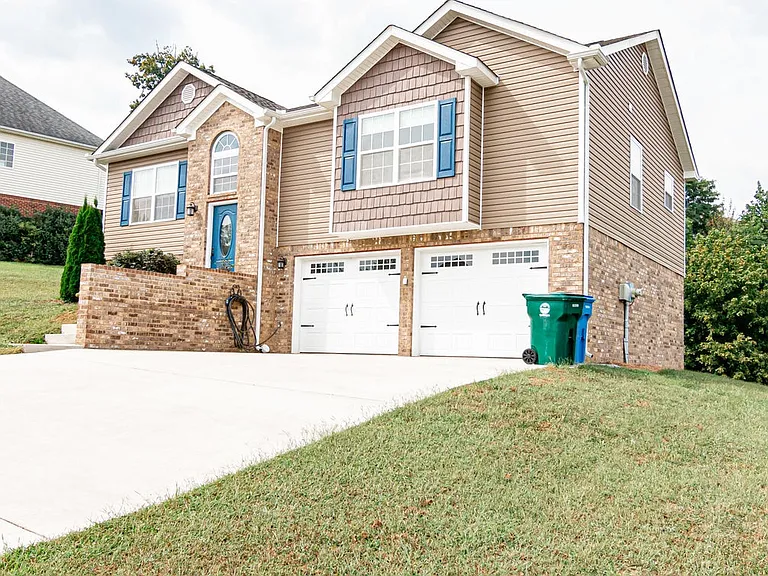459 Titanium Dr — Photo 2
