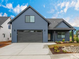 706 E 5th St, Nooksack, WA 98276