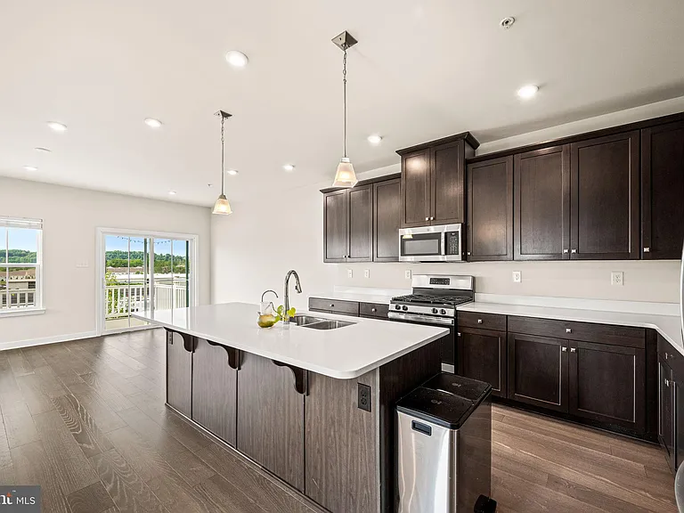 220 Chase Dr — Photo 5