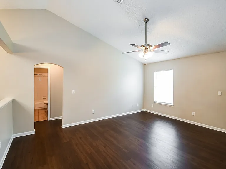 2041 Hunters Trace Cir — Photo 11