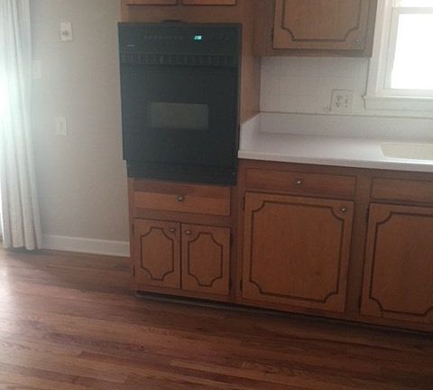3rd image of 1128 Eisenhower Dr