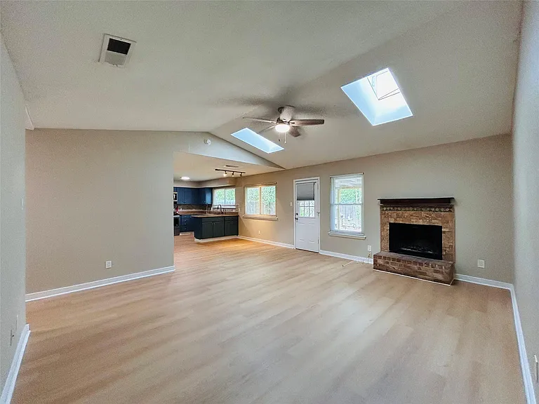 2608 Cypress Ln — Photo 5