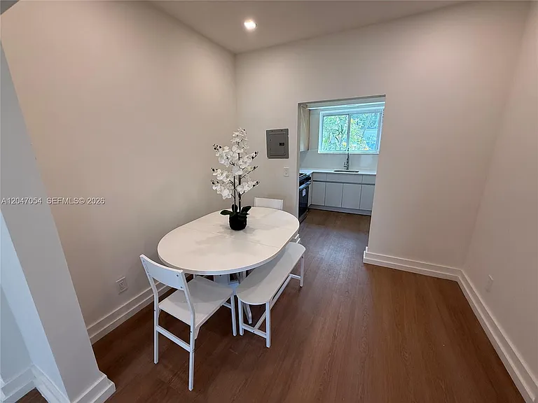 1535 West Ave #4 — Photo 5