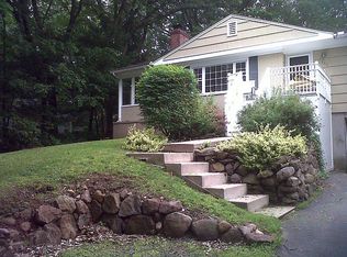 356 W Woods Rd, Hamden, CT 06518