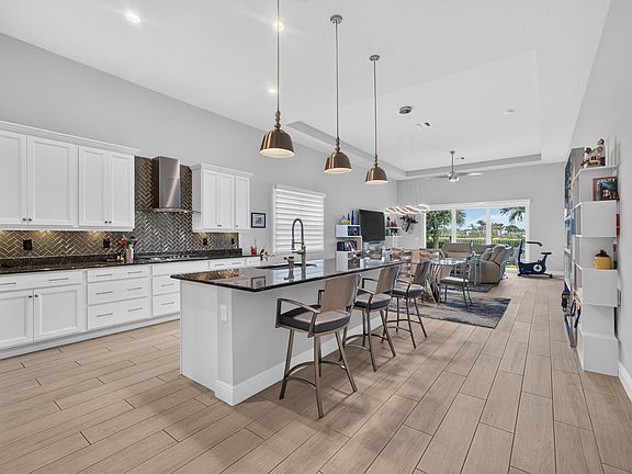 3rd image of 9945 Regency Way